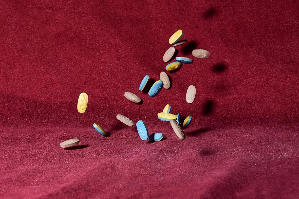 pills falling