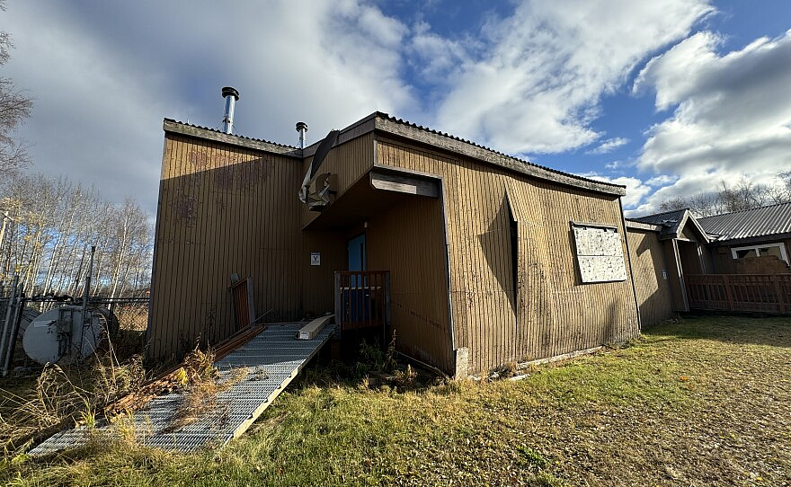 Rundown cabin structure