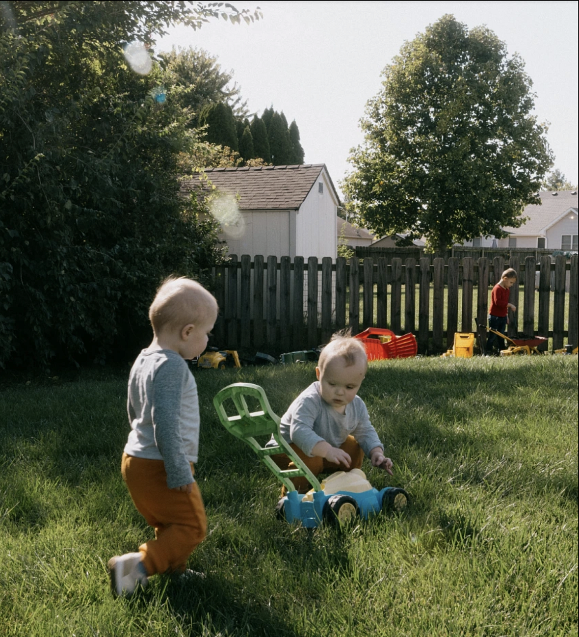 2 children playing in grass