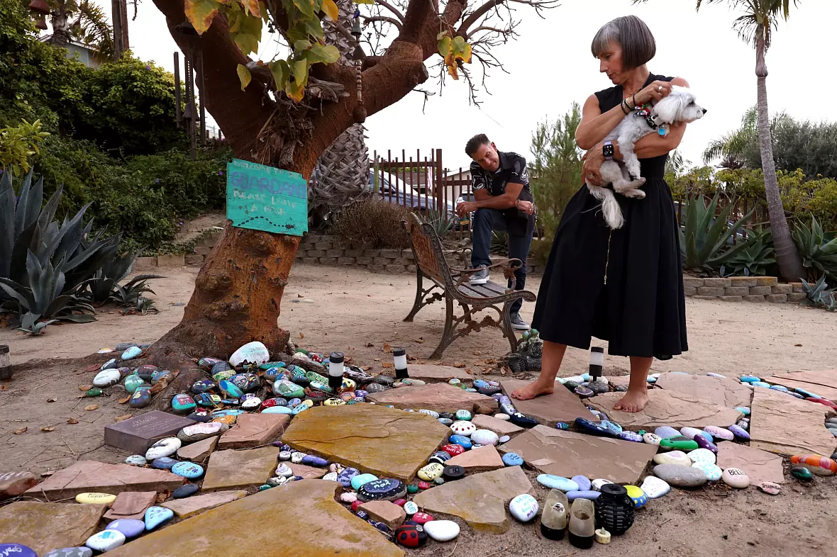 Memorial in the front yard of a home