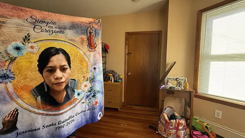 A women's picture in a room 