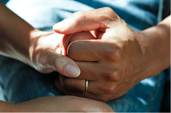 Person holding other person hand
