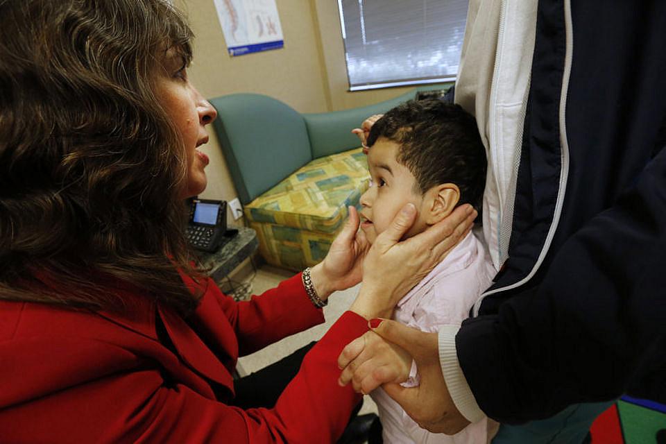 Catherine Mazzola examines 7-year-old Diego Giraldo, one of her Medicaid patients. (Robert Sciarrino | NJ Advance Media for NJ.com)
