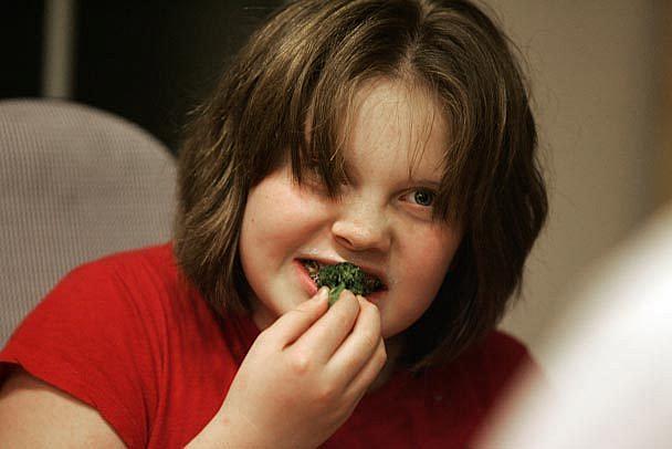 Nikita Steele, 12, isn't exactly keen on trying new things - especially when they're green. But that's exactly what her Bellevue family has been doing since November, when they dramatically changed their lifestyle to include more nutritious foods and regular exercise. Their battle to resist temptation and stay on course is shared by millions across the United States. Nikita Steele, 12, isn't exactly keen on trying new things - especially when they're green. But that's exactly what her Bellevue