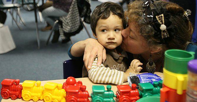 Brandon Gonzales en la apertura de un centro para padres de niños en educación especial del DISD. | BEN TORRES/ESPECIAL PARA AL DÍA