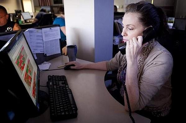 Lines for Life volunteer Lee Dakota helps substance abuse callers in Oregon by offering them options. Alton Strupp/the Courier-Journal