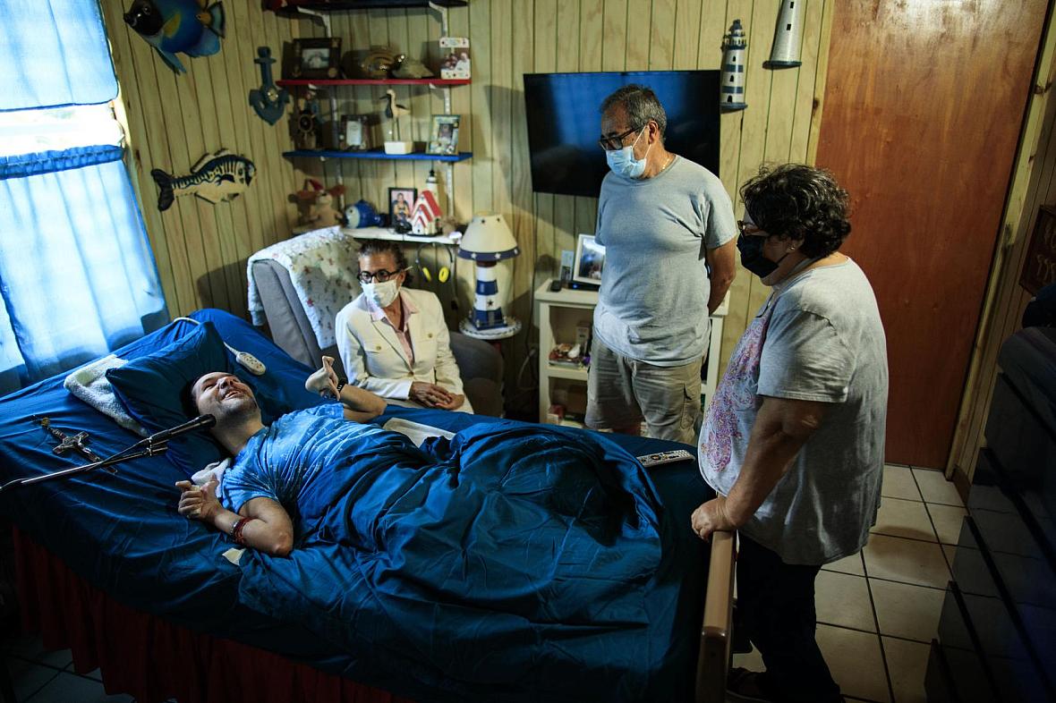 Abraham Rivera Berríos (second, from right to left) decided to sue the Social Security Administration (SSA) to seek access to the Supplemental Security Income (SSI) program. Abraham Rivera Berríos (second, from right to left) decided to sue the Social Security Administration (SSA) to seek access to th