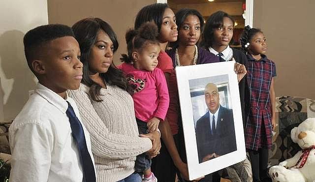 Many families in Detroit must cope with the slaying of a family member. Marcel Jackson was killed while working as a security guard, leaving behind, from left, Tarik, 13; wife Hollie holding Aaliyah, 2; Jala, 16; Najidah, 18; Tamia, 13; and Gwendolyn, 7. (Photos by Max Ortiz / The Detroit News) Many families in Detroit must cope with the slaying of a family member. Marcel Jackson was killed while working as a security guard, leaving behind, from left, Tarik, 13; wife Hollie holding Aaliyah, 2; Jala, 16; Najidah, 18; Tamia, 13; and Gwendolyn, 7. (Photos by Max Ortiz / The Detroit News)