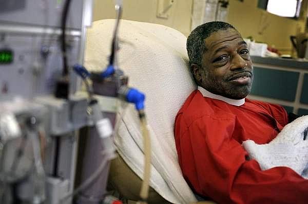 Bishop Robert Edwards undergoes dialysis Friday at the DCI clinic in Madison. For many African-Americans who have diabetes, dialysis treatments are a fact of life. / George Walker IV / The Tennessean