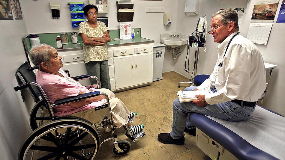 Francine Orr / Los Angeles Times Patient Maniben Bhakta, left, and daughter-in-law Lara Bhakta confer with Dr. Ferguson -- "Dr Earl" -- at the Southern Inyo Hospital clinic in Lone Pine.