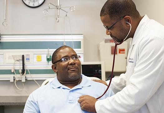 A doctor diagnosing patient 