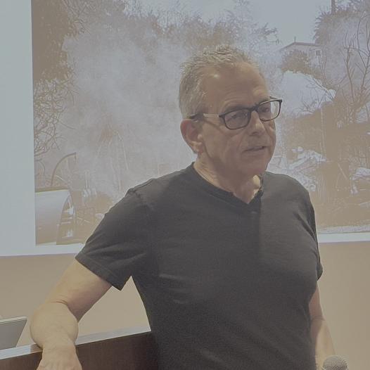 Maneul Pastor speaks to an audience.