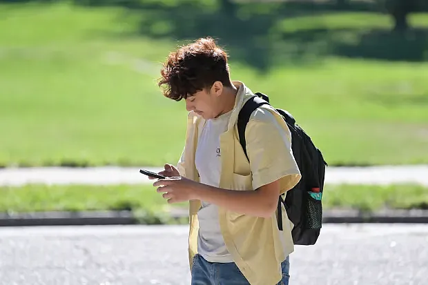 A men looking at his phone 