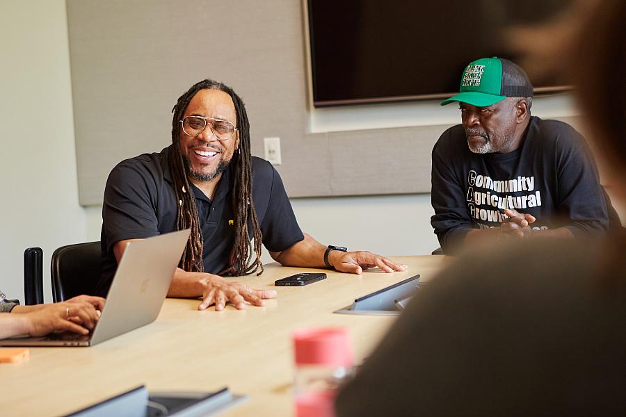 Journalist James Causey talks to Fellows.