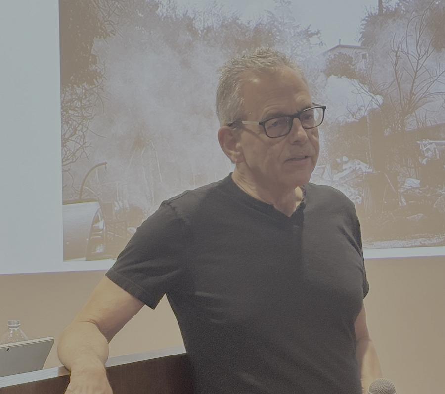 Maneul Pastor speaks to an audience.