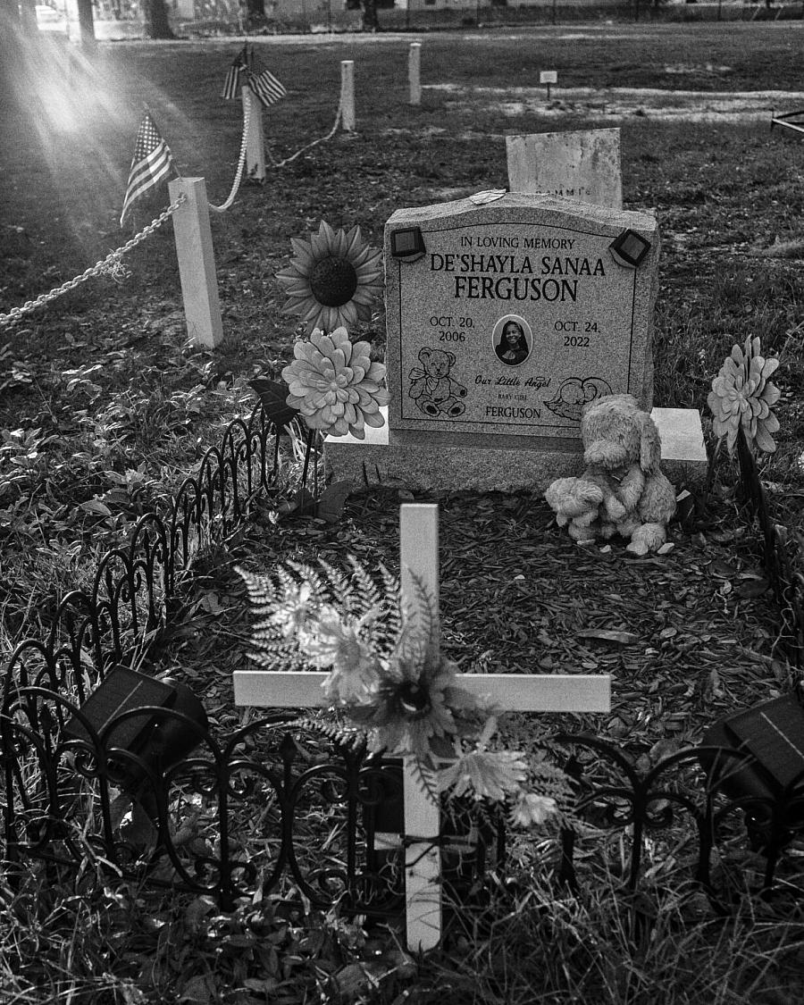 Black and white image of a grave