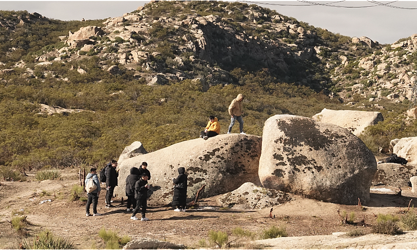 A group of Chinese migrants who just crossed the US-Mexico border 