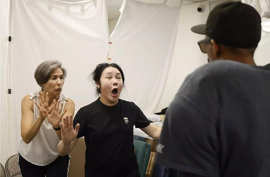 Practice for using voice and body language to deter a threat