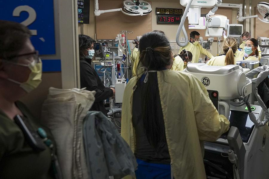 Image of healthcare workers in emergency room