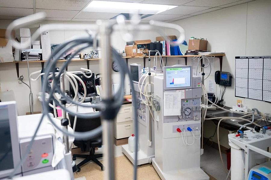 room full of medical equipment 