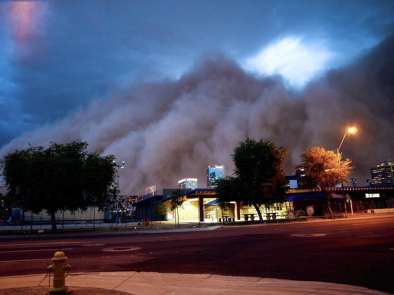 A dust storm hits in Arizona. Credit: Ms. Phoenix/Flickr/CC BY 2.0