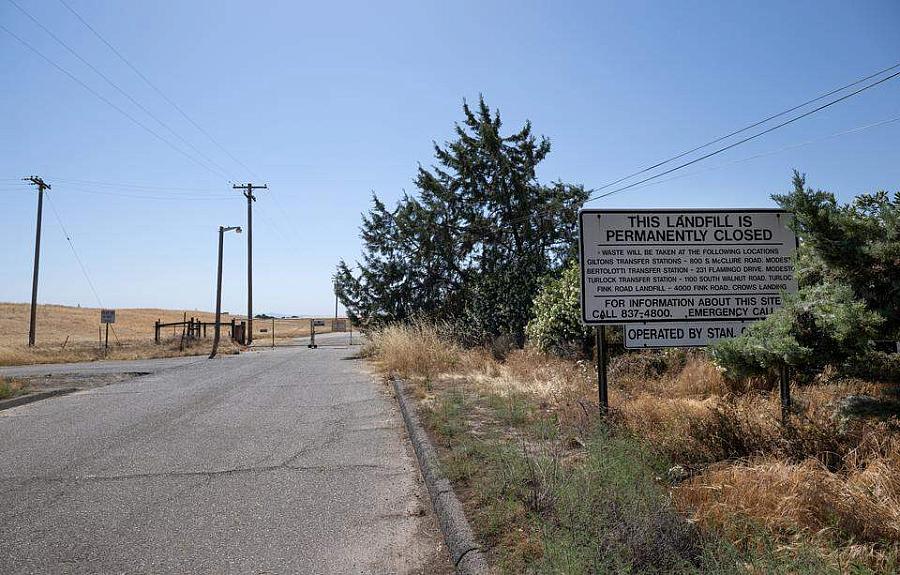 Vertedero cerrado en Geer Road, cerca de Hughson