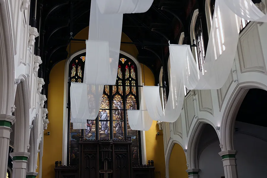 A church with white pillars