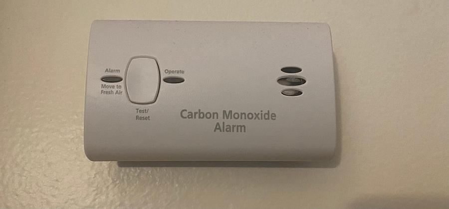 White color carbon monoxide alarm attached to wall