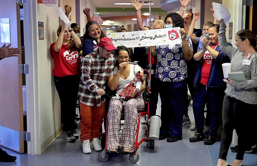 Image of people congratulating a mother