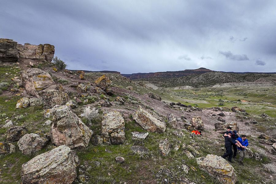 Image of people carrying a victim from the mountain