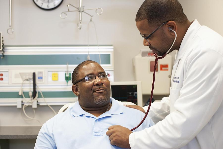 A doctor diagnosing patient 