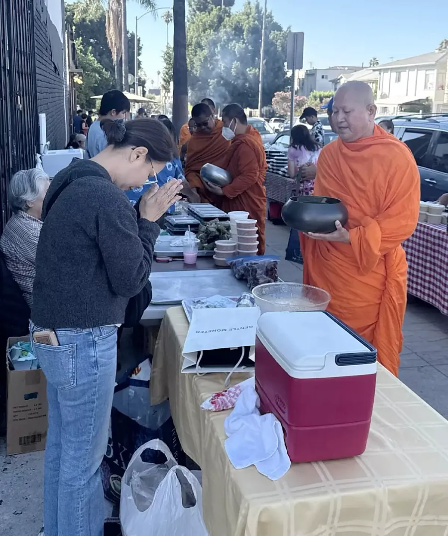 Person receiving alms