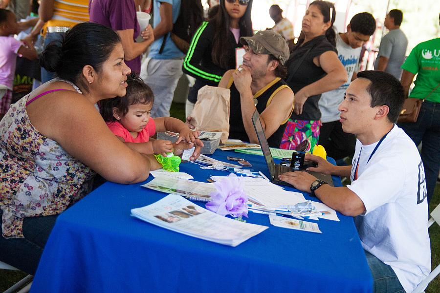 A family learns about Obamacare options in Los Angeles.