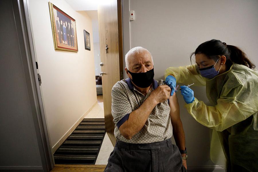 Man receives vaccine