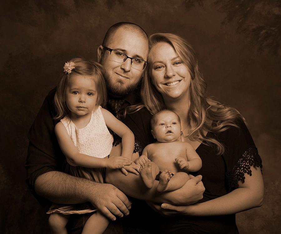 Jessica Porten with her husband and two daughters.