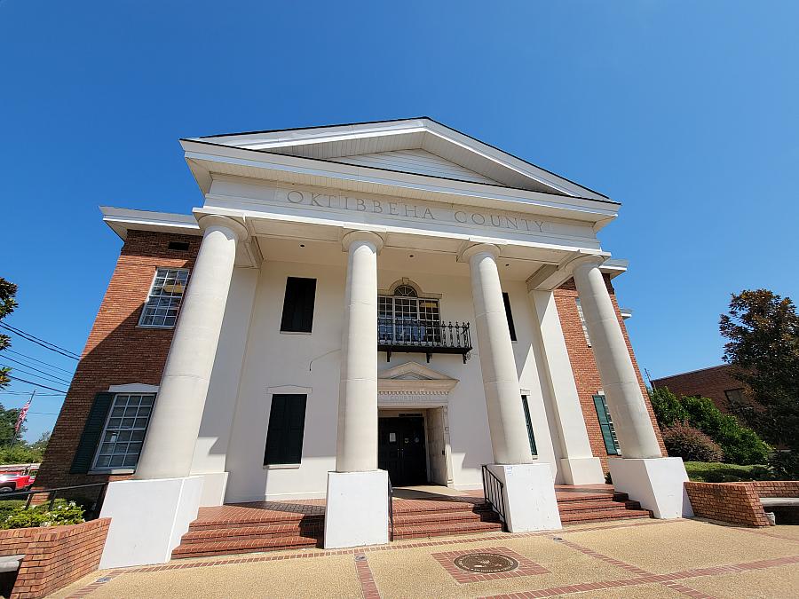 The courthouse in Starkville, Mississippi.