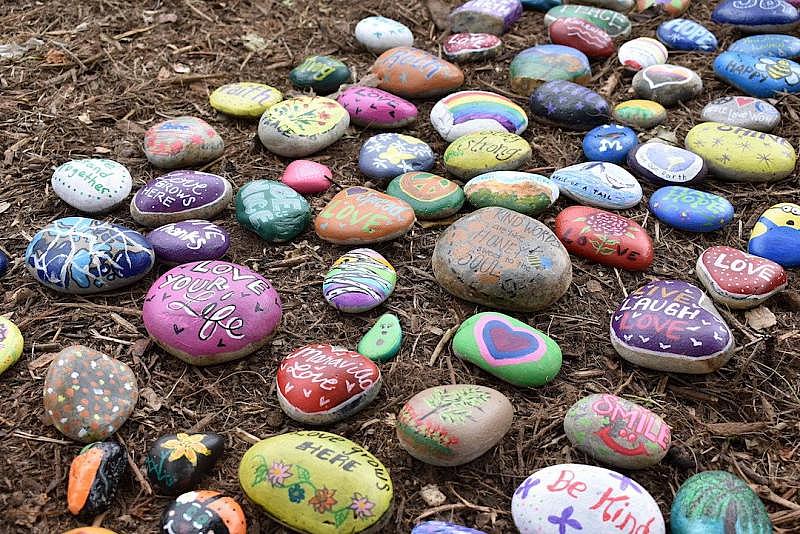 Maravilla senior living community residents decorate rocks for a tree planting ceremony as part of an April Earth Day celebration.  (Brooke Holland / Noozhawk photo)