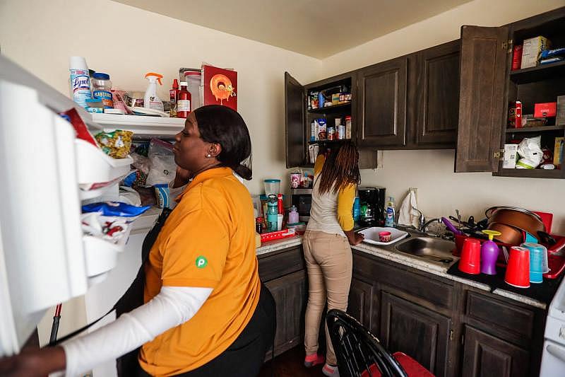 A Joe Louis Street single mom Kisha Simms spends an afternoon at home with her girls, and takes the younger one DeeDee, 11, to the dentist. ALICIA DEVINE/TALLAHASSEE DEMOCRA