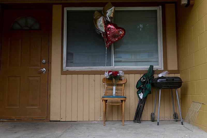Balloons, a single candle and a bouquet of plastic flowers are placed on a front porch in the building. TORI SCHNEIDER/TALLAHASSEE DEMOCRAT Balloons, a single candle and a bouquet of plastic flowers are placed on a front porch in the building. TORI SCHNEIDER/TALLAHASSEE DEMOCRAT