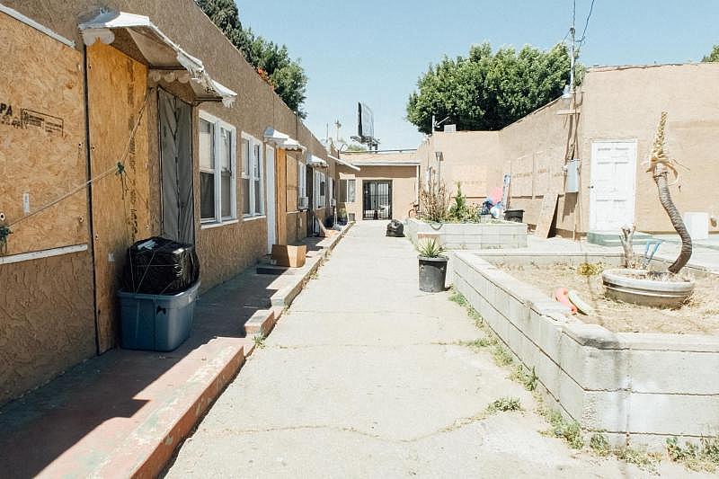 At this Mid-City apartment complex, tenants faced eviction threats during the pandemic. (AL KAMALIZAD / LAIST) At this Mid-City apartment complex, tenants faced eviction threats during the pandemic. (AL KAMALIZAD / LAIST)