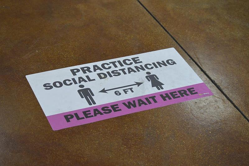 A sign at Pet Envy Grooming & Boutique in Visalia reminds pet owners to practice social distancing. Vongni Yang A sign at Pet Envy Grooming & Boutique in Visalia reminds pet owners to practice social distancing. Vongni Yang