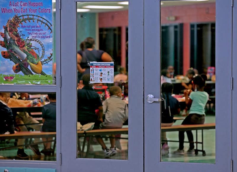 Grades one through three have lunch at Starms Discovery Learning Center. ANGELA PETERSON / MILWAUKEE JOURNAL SENTINEL