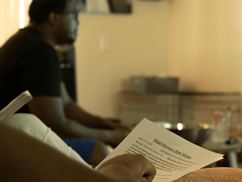 Nalah Morrow reviews her birth plan with her doula, Karen Sykes, during a home visit in Chino, CA on June 26, 2022 (Aryana Noroozi for Black Voice News/CatchLight Local).