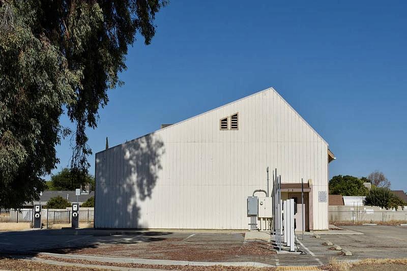 An old, abandoned, county-administered building sits in the middle of Cantua Creek, an unincorporated community in Fresno County. The tree in the public parking lot is the largest around and the only one that provides a patch of shade wide enough for the community to find relief from triple-digit heat. ldiaz@fresnobee.com LAURA S. DIAZ