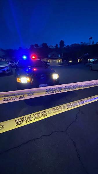 Santa Clarita Valley Sheriff’s Station deputies investigate a stabbing on Fir Court in Saugus on Thursday, April 15, 2021. Austin Dave/For The Signal