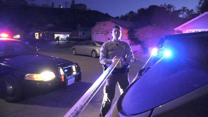 Santa Clarita Valley Sheriff’s Station deputies investigate a stabbing on Fir Court in Saugus on Thursday, April 15, 2021. Austin Dave/For The Signal