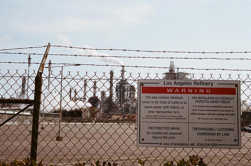 The Los Angeles Refinery, now operated by Phillips 66, has been processing oil in Wilmington, California since 1919. Adam Mahoney / Grist