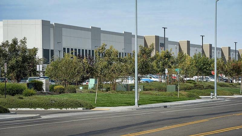 A FAX bus stop is expected to be constructed near the Amazon fulfillment center on Orange Avenue at Central south of Fresno. CRAIG KOHLRUSS CKOHLRUSS@FRESNOBEE.COM A FAX bus stop is expected to be constructed near the Amazon fulfillment center on Orange Avenue at Central south of Fresno. CRAIG KOHLRUSS CKOHLRUSS@FRESNOBEE.COM