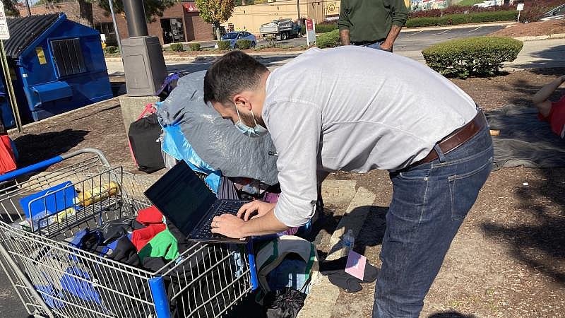 Dr. Gabriel Pleasants caring for his homeless patients in Woonsocket, R.I. LYNN ARDITI/THE PUBLIC'S RADIO Dr. Gabriel Pleasants caring for his homeless patients in Woonsocket, R.I. LYNN ARDITI/THE PUBLIC'S RADIO