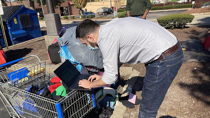 Dr. Gabriel Pleasants caring for his homeless patients in Woonsocket, R.I. LYNN ARDITI/THE PUBLIC'S RADIO